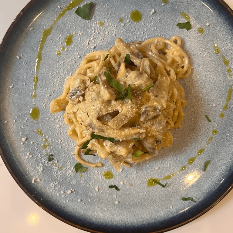 Delicious Carbonara and Italian Classics
